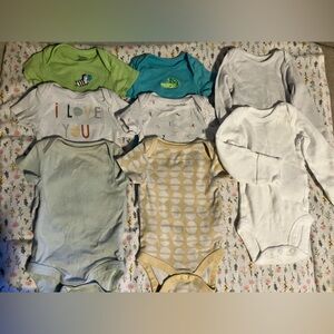 💚 8 piece 💛 Gerber & more Baby Bodysuits bundle lot 0-3 months